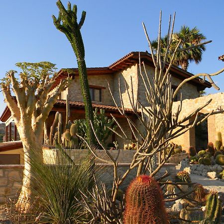 פאבארה Relais Garden Cactus B&B מראה חיצוני תמונה