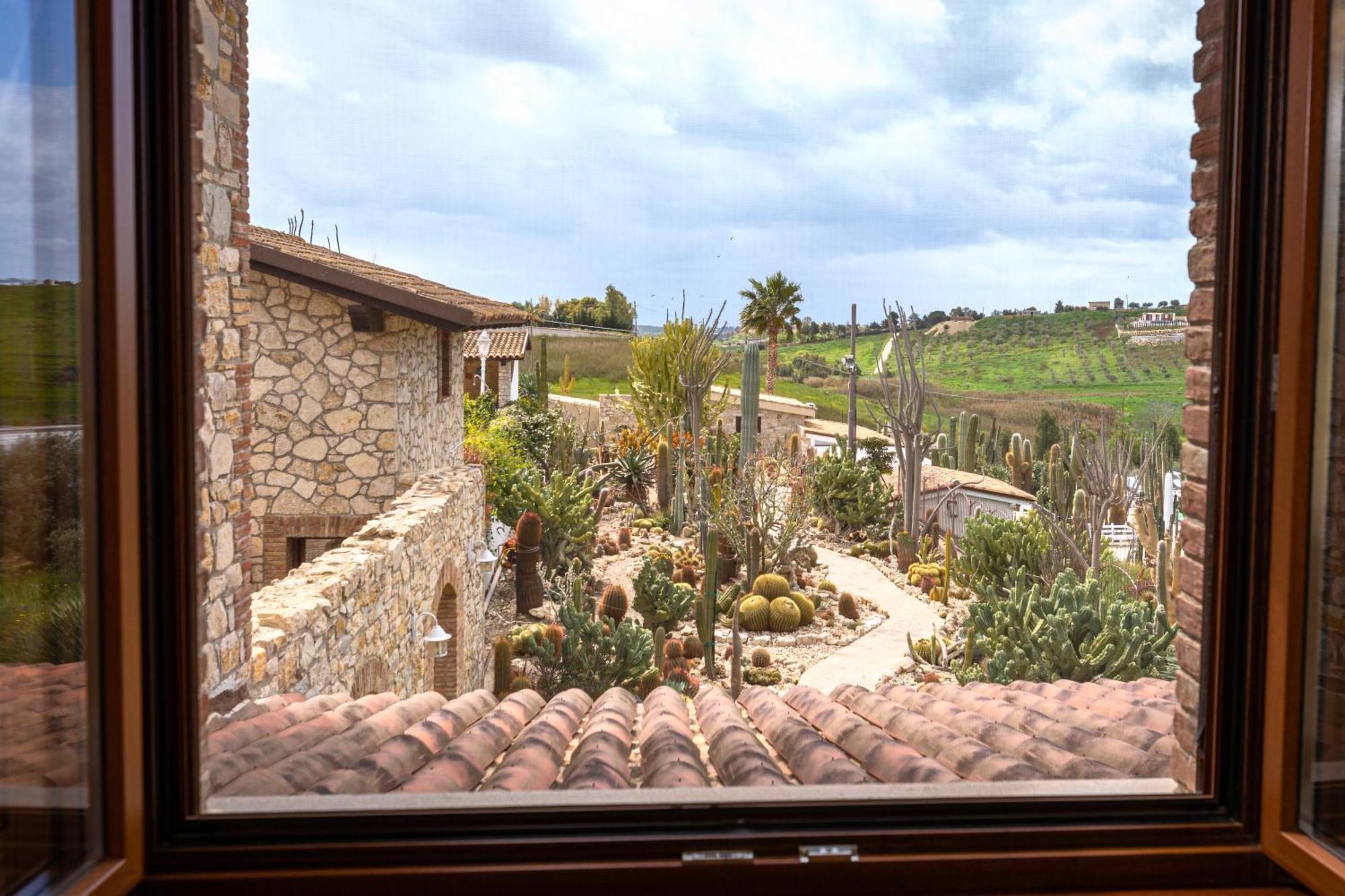 פאבארה Relais Garden Cactus B&B מראה חיצוני תמונה